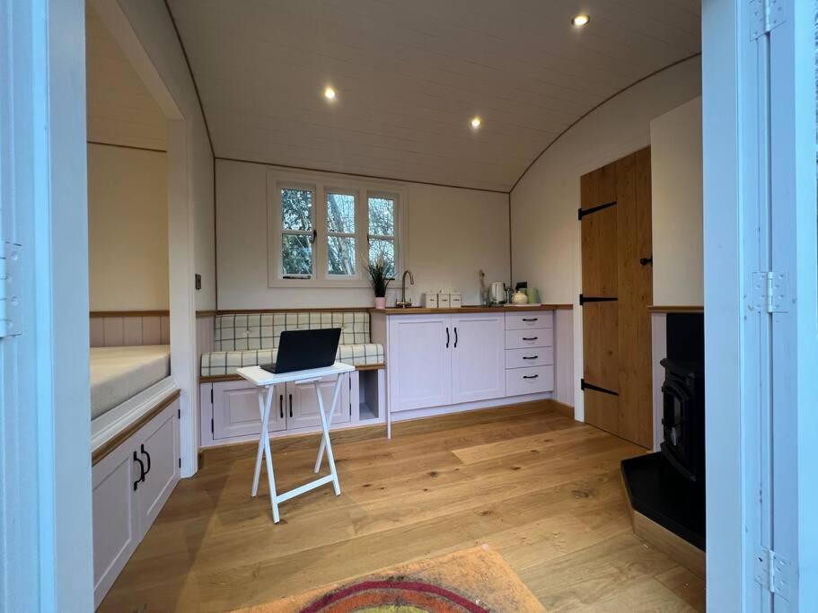 Tranquil Spot Shepherds Hut Cinderford Екстер'єр фото